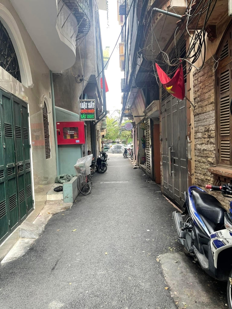 Bán Nhà Trường Chinh- 30M Ra Phố-Lô Góc Kinh Doanh,Ô Tô Nhỏ Qua Nhà,Gần Hồ-30M -3 Tầng -Giá 6.X Tỷ