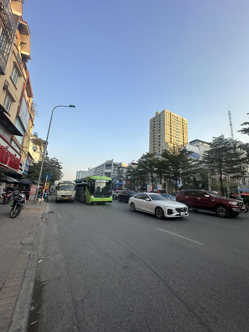 Bán Nhà Trường Chinh- 30M Ra Phố-Lô Góc Kinh Doanh,Ô Tô Nhỏ Qua Nhà,Gần Hồ-30M -3 Tầng -Giá 6.X Tỷ