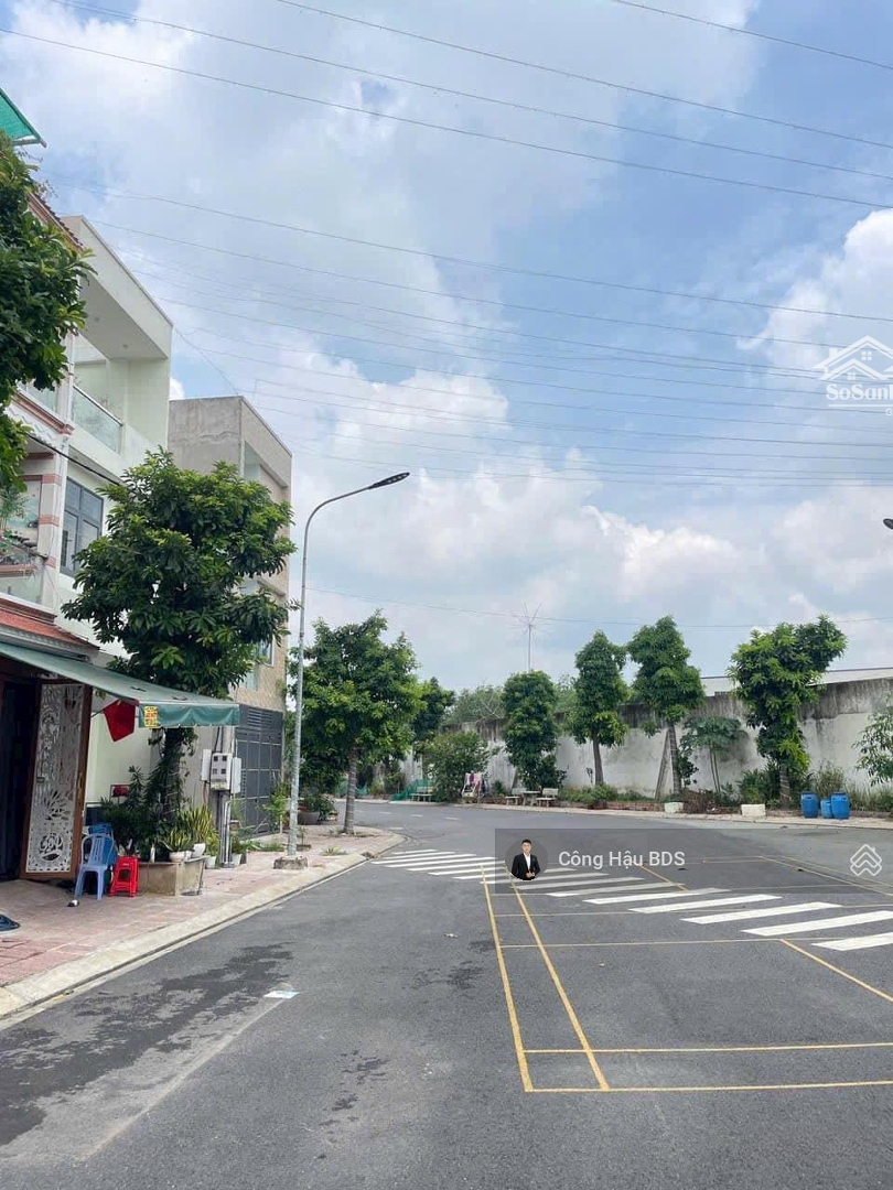 Bán Lô Đất Kdc Phú Mỹ Hiệp- Tp. Dĩ An. Sát Chung Cư Bcons. Diện Tích: 60M2. Đường 12M. Giá: 2.45 Tỷ Tl