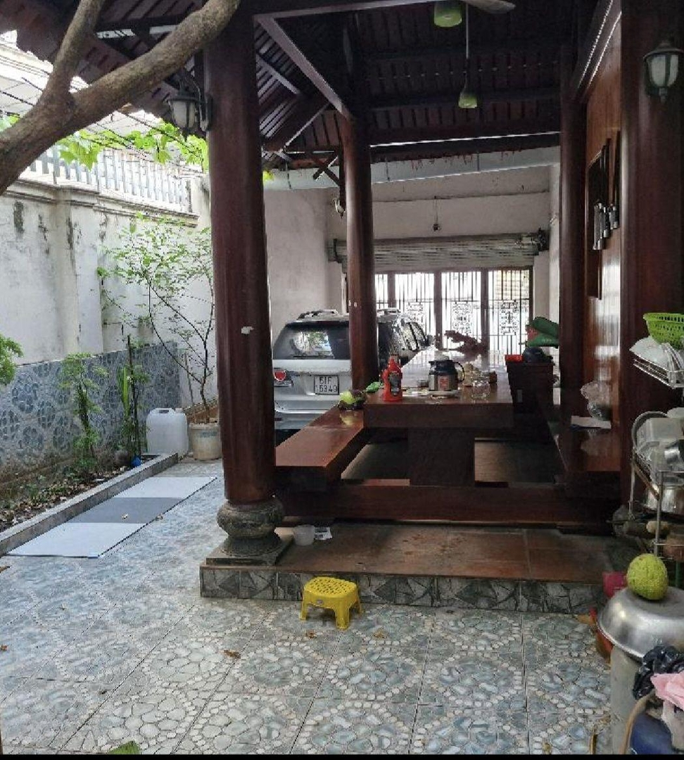 Nhà Mặt Phố - Mặt Tiền Đầy Đủ Công Năng, Toàn Bộ Sàn Và Tường Cầu Thang Ốp Gỗ Tự Nhiên