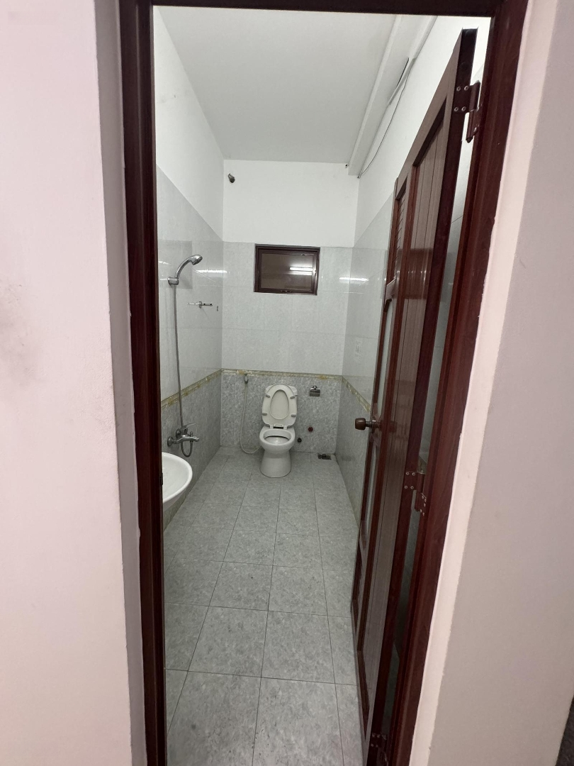 Nhà Mặt Tiền Lê Văn Việt - 8 Phòng Ngủ- 5 Vệ Sinh Quận 9