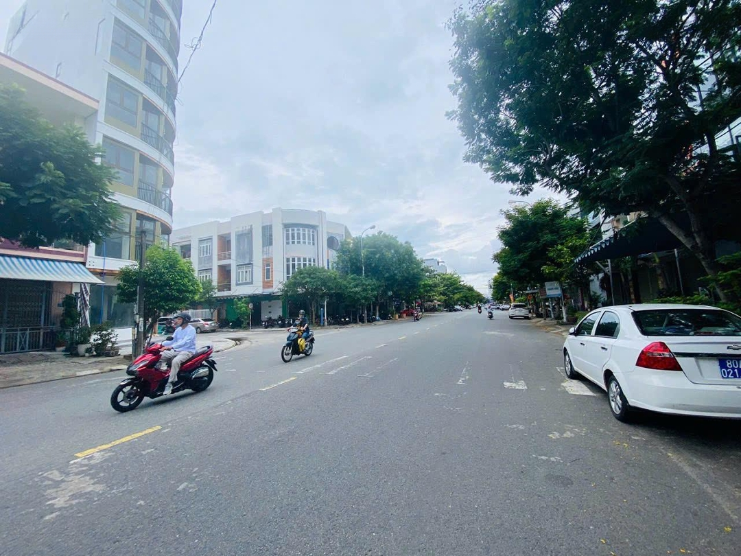 Bán Gấp Lô Đất Đep Đường 15M Trần Nhân Tông, Gần Ngã Tư Khúc Hạo Đoạn Kinh Doanh Tốt - Giá Rẻ 102M2