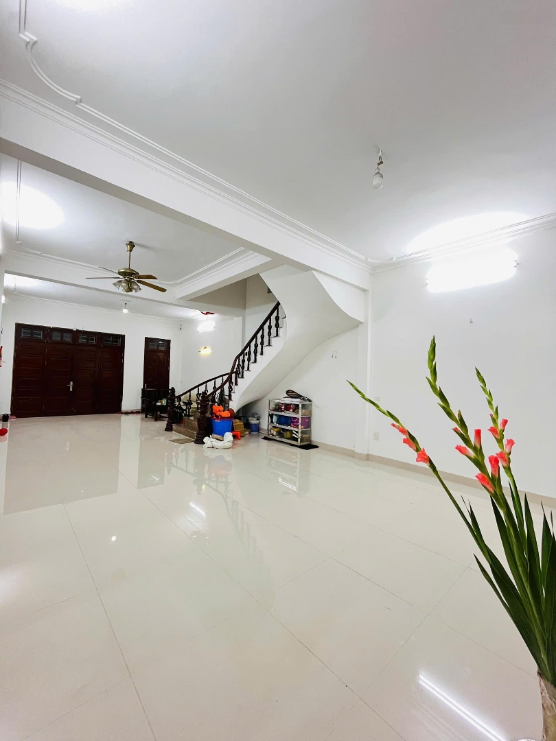 Chính Chủ Cho Thuê Mặt Bằng Tầng 1 Khu Đấu Giá Yên Xá Diện Tích 100M2, Mặt Tiền 6 Mét