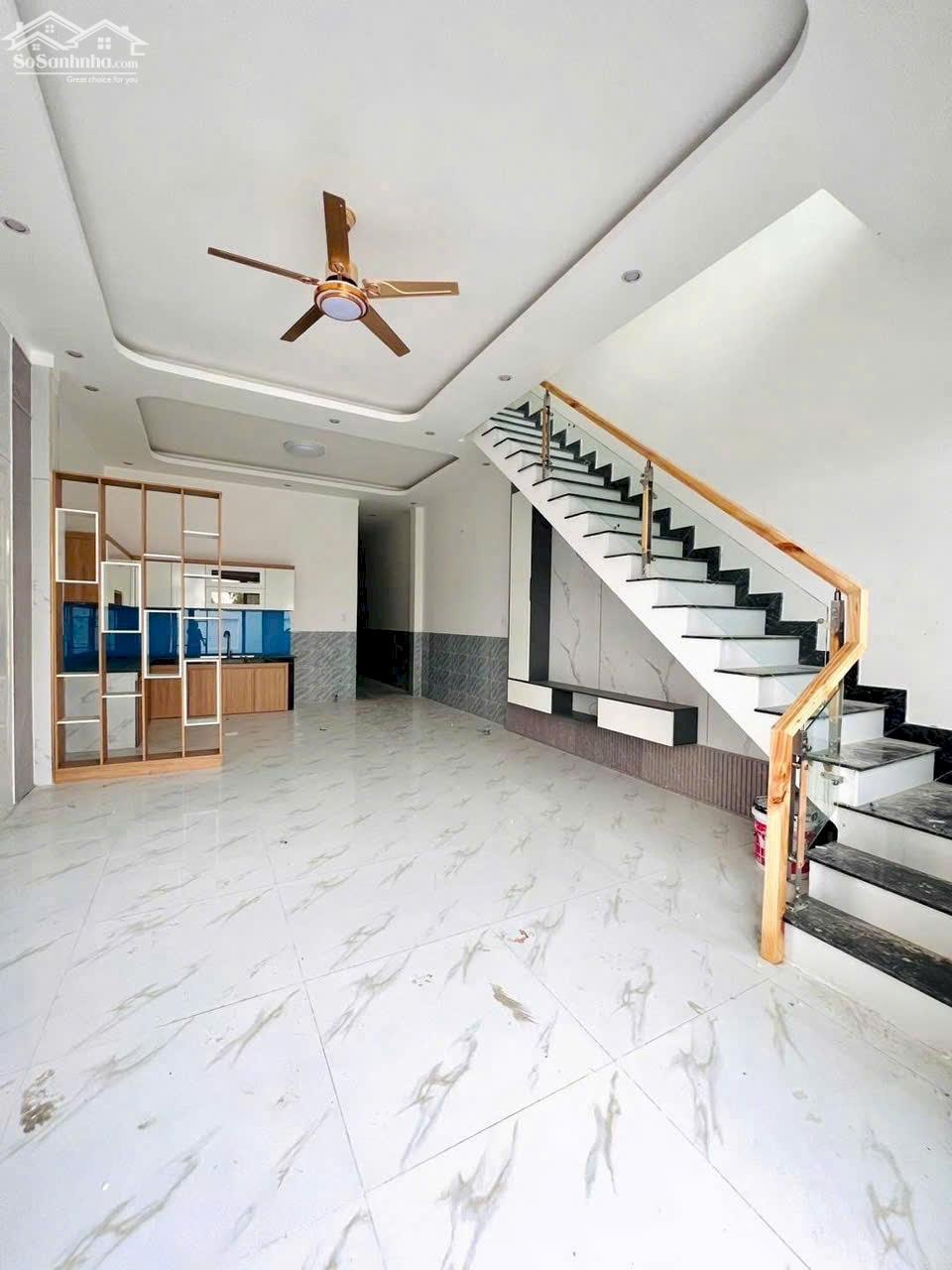 EM CẦN NHƯỢNG LẠI CĂN 2 LẦU SHR CHỈ 600TR SỞ HỮU GIÁP PHƯỜNG BỬU LONG