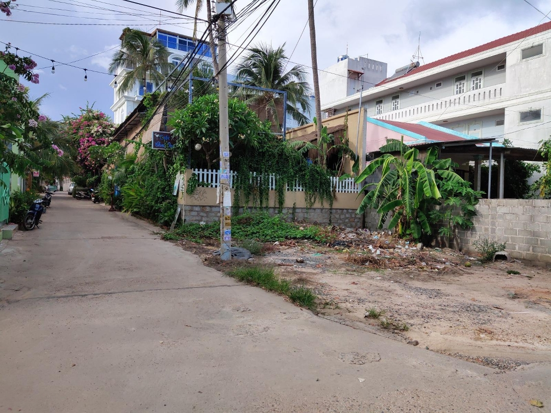 Bán Đất 90M2 Lô Góc 2 Mặt Tiền Đường Giáp Biển, Khu Trung Tâm Du Lịch Khách Tây