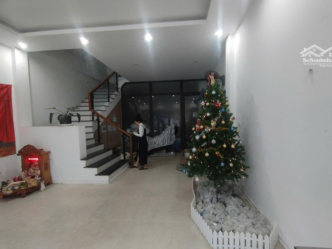 Cho Thuê Nhà Đường Phùng Khoang, Trung Văn, Nam Từ Liêm.diện Tích80M2, 4 Tầng, Ô Tô Đỗ Cửa. Giá 25 Triệu/Th