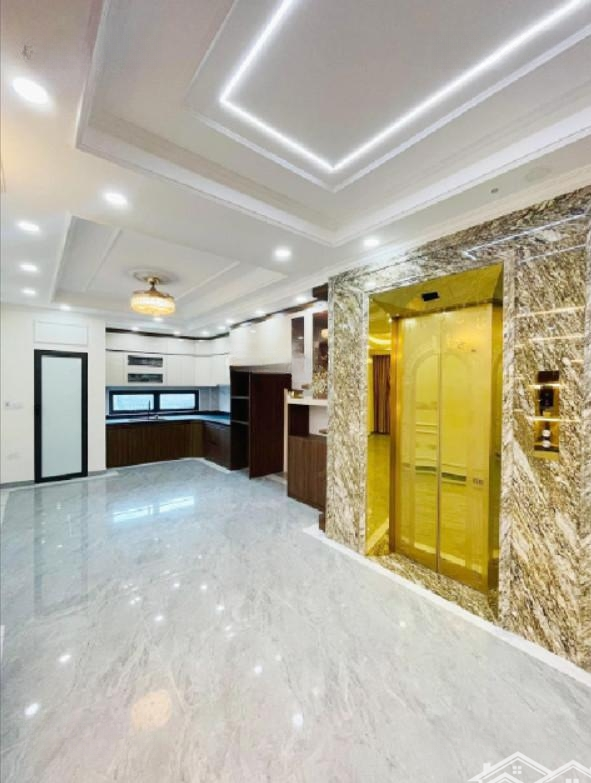 Cho Thuê Nhà Riêng Tại Phố Hoàng Cầu, 70 M2 X 6 Tầng, Có Thang Máy Đường Ô Tô Tránh. 25 Triệu/Th