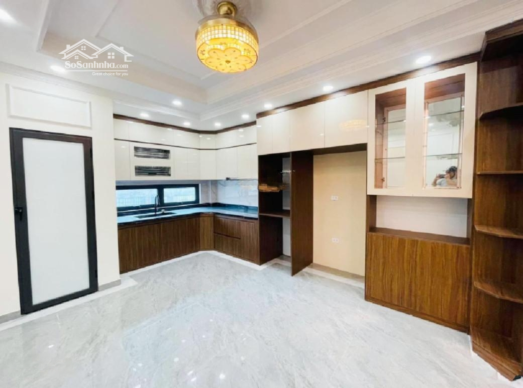 Cho Thuê Nhà Riêng Tại Phố Hoàng Cầu, 70 M2 X 6 Tầng, Có Thang Máy Đường Ô Tô Tránh. 25 Triệu/Th