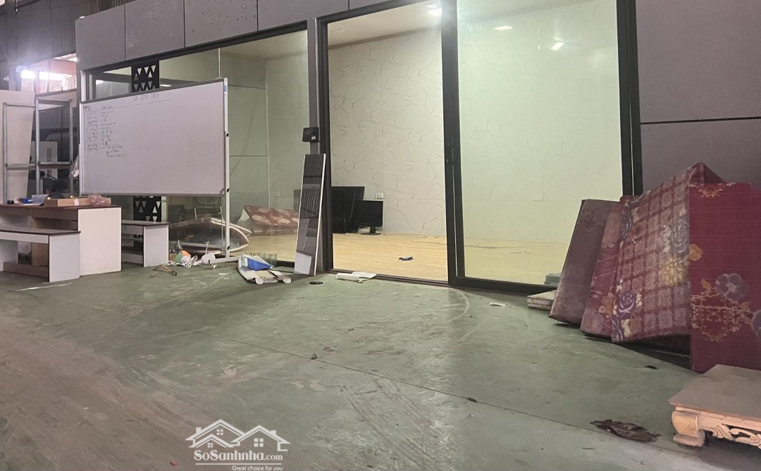 Cho Thuê 1000M2 Xưởng Xe Cont Đỗ Cửa Vp Điện. Nước Sạch Nhà Vp Đầy Đủ