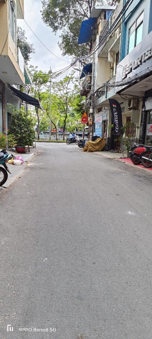 Mặt Tiền Hẻm 8M - Giáp Q1 - Có Dòng Tiền - 60 M2 - 15 Tỷ Thương Lượng
