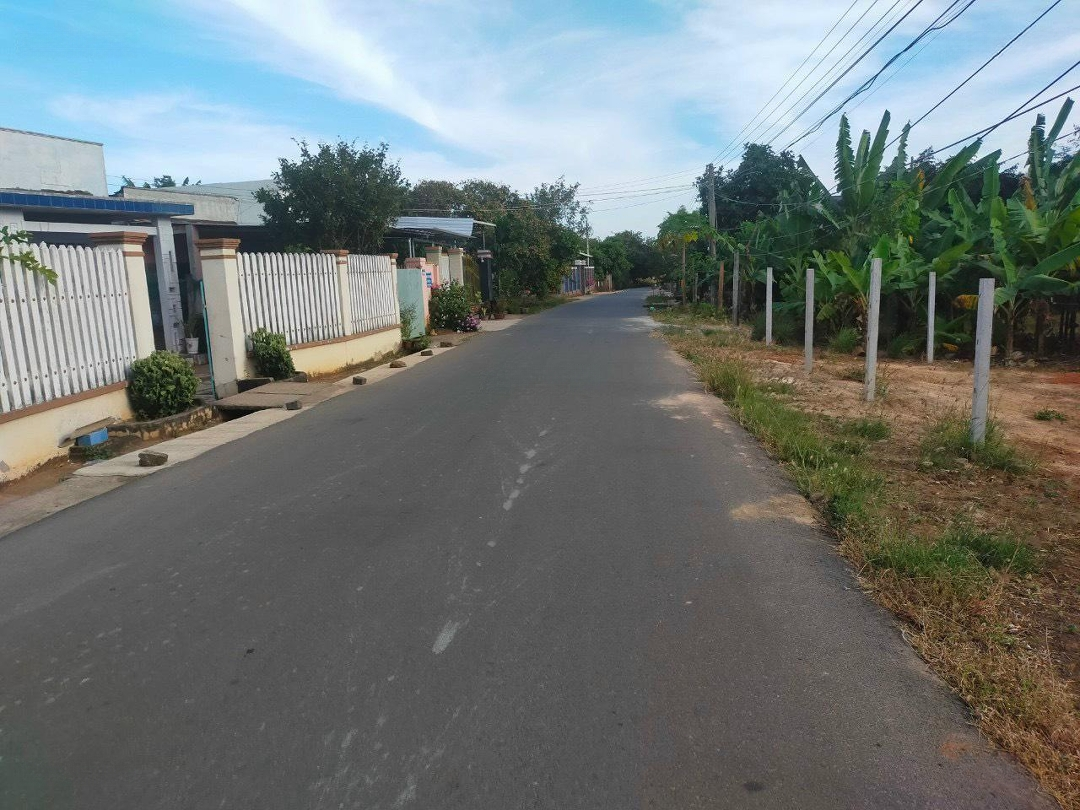 Bán Đất Cách Hồ Bà Tô 900M Giá Bán 4,6 Tỷ Ngang 17 M (807M2) Ngay Ubnd Phước Tân