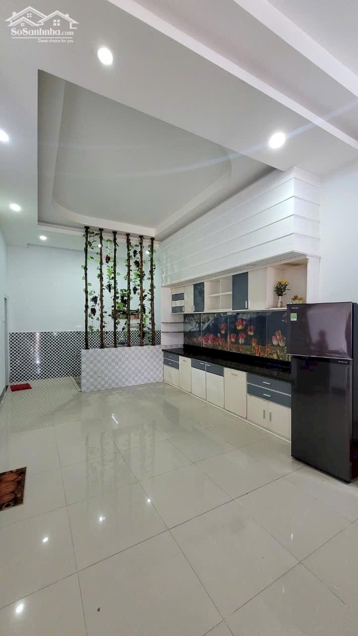 Cho thuê căn Biệt thự mặt tiền đường Đào Duy Tùng, Phan Thiết 160m2, Giá 18tr/ tháng