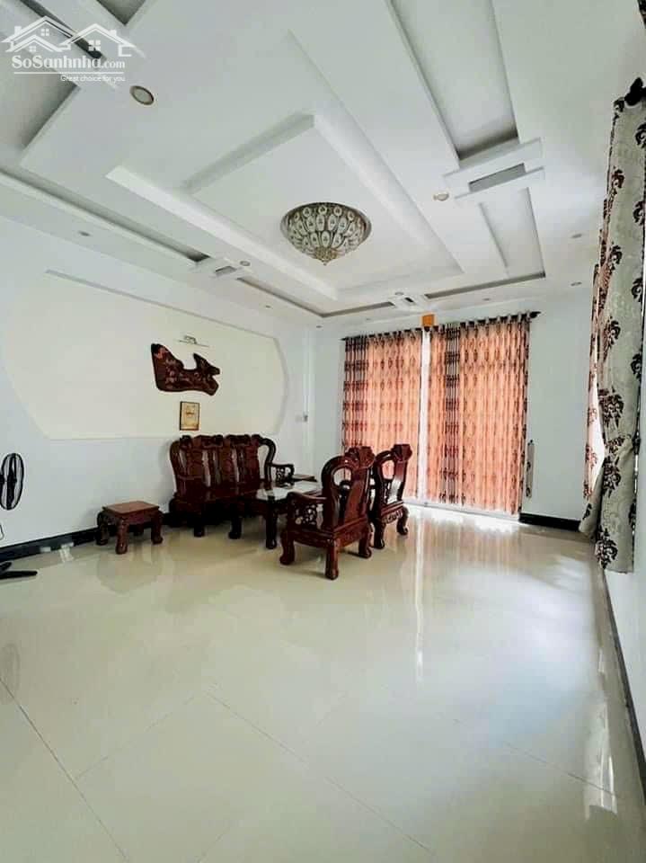 Cho thuê căn Biệt thự mặt tiền đường Đào Duy Tùng, Phan Thiết 160m2, Giá 18tr/ tháng