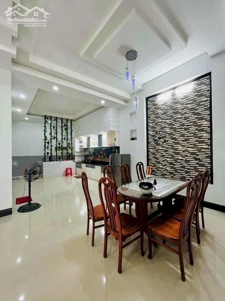 Cho thuê căn Biệt thự mặt tiền đường Đào Duy Tùng, Phan Thiết 160m2, Giá 18tr/ tháng