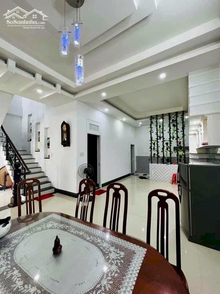 Cho thuê căn Biệt thự mặt tiền đường Đào Duy Tùng, Phan Thiết 160m2, Giá 18tr/ tháng