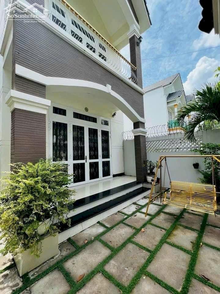 Cho thuê căn Biệt thự mặt tiền đường Đào Duy Tùng, Phan Thiết 160m2, Giá 18tr/ tháng