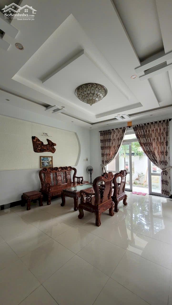Cho thuê căn Biệt thự mặt tiền đường Đào Duy Tùng, Phan Thiết 160m2, Giá 18tr/ tháng