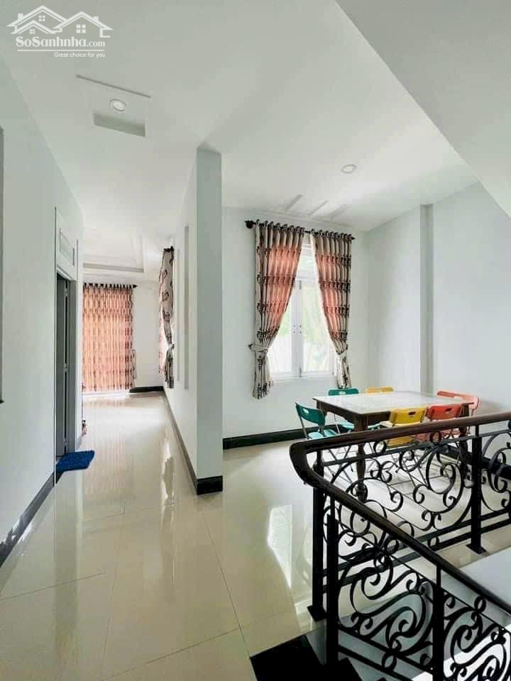 Cho thuê căn Biệt thự mặt tiền đường Đào Duy Tùng, Phan Thiết 160m2, Giá 18tr/ tháng