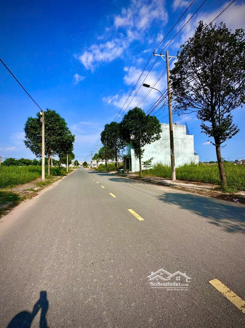 Hàng Ngộp Dự Án Sài Gòn Village Nền E4 Giáp T&T Melennia Lộ Giới 21M Giá Chỉ: 2Tỷ450. Diện Tích: 80M2. Sổ