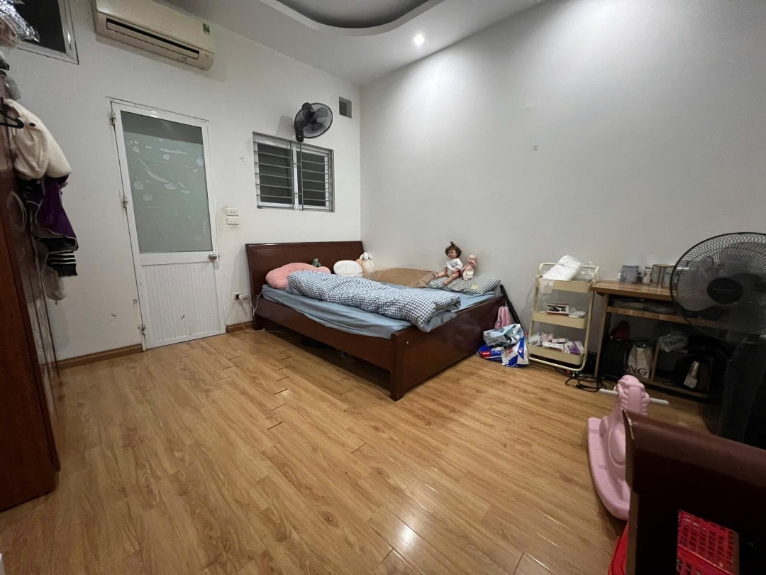 Cho Thuê Nhà Nguyên Căn Ngõ 199 Trần Quốc Hoàn 40M2X3T Chia 2P, Ô Tô Đỗ Cửa
