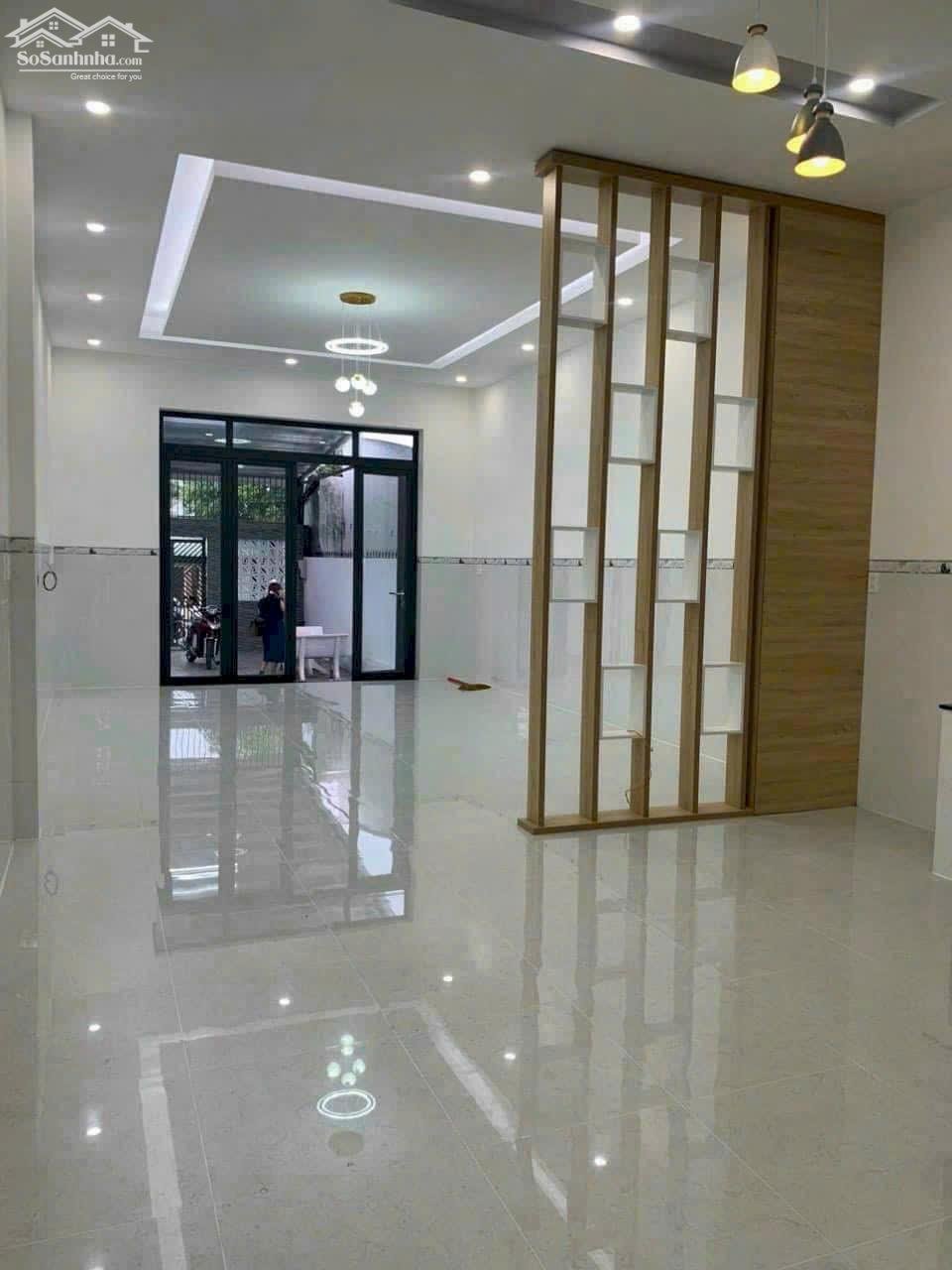 Cho thuê nhà sân vườn 300m2 đường Nguyễn Văn Trường
