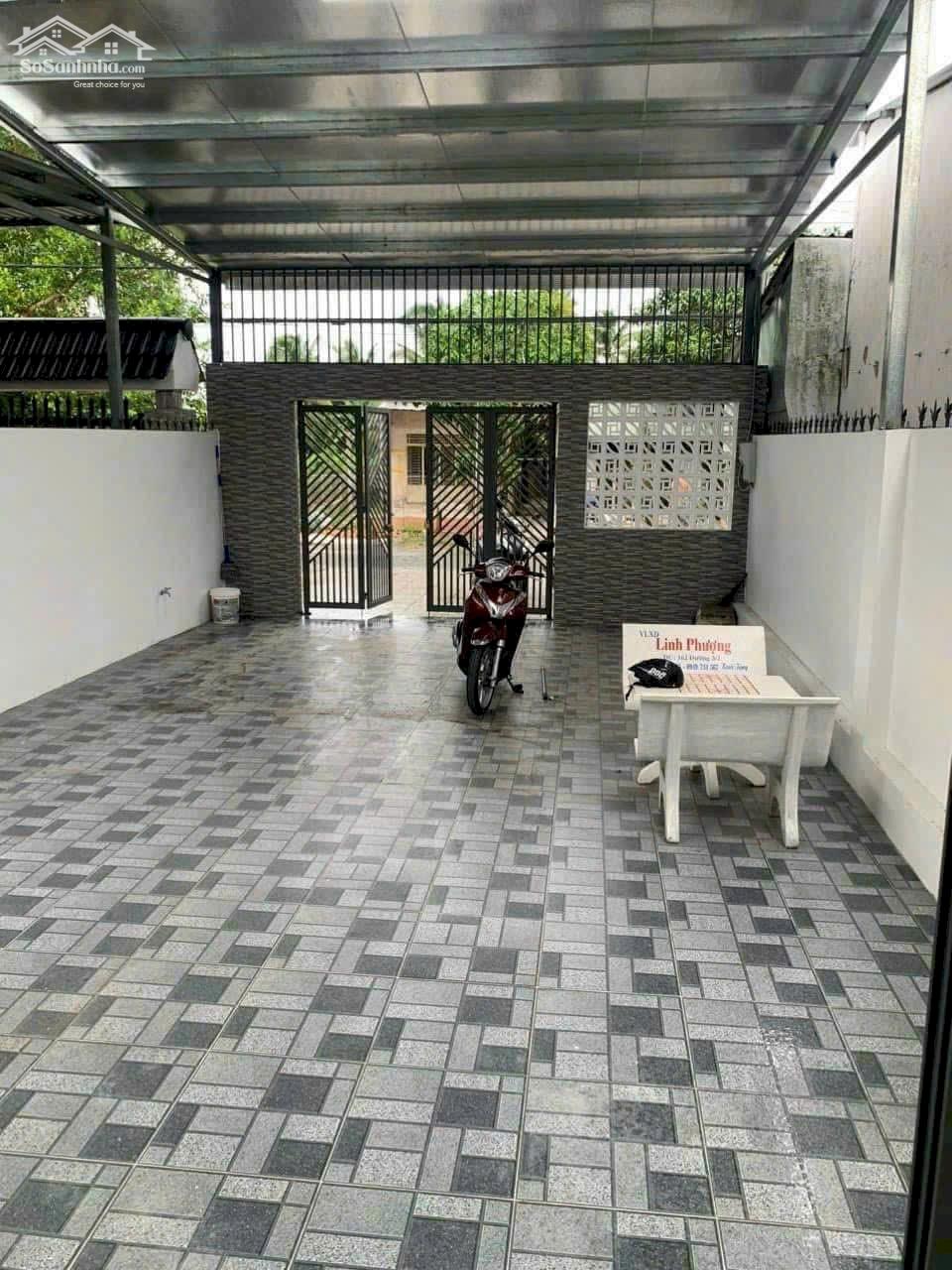 Cho thuê nhà sân vườn 300m2 đường Nguyễn Văn Trường