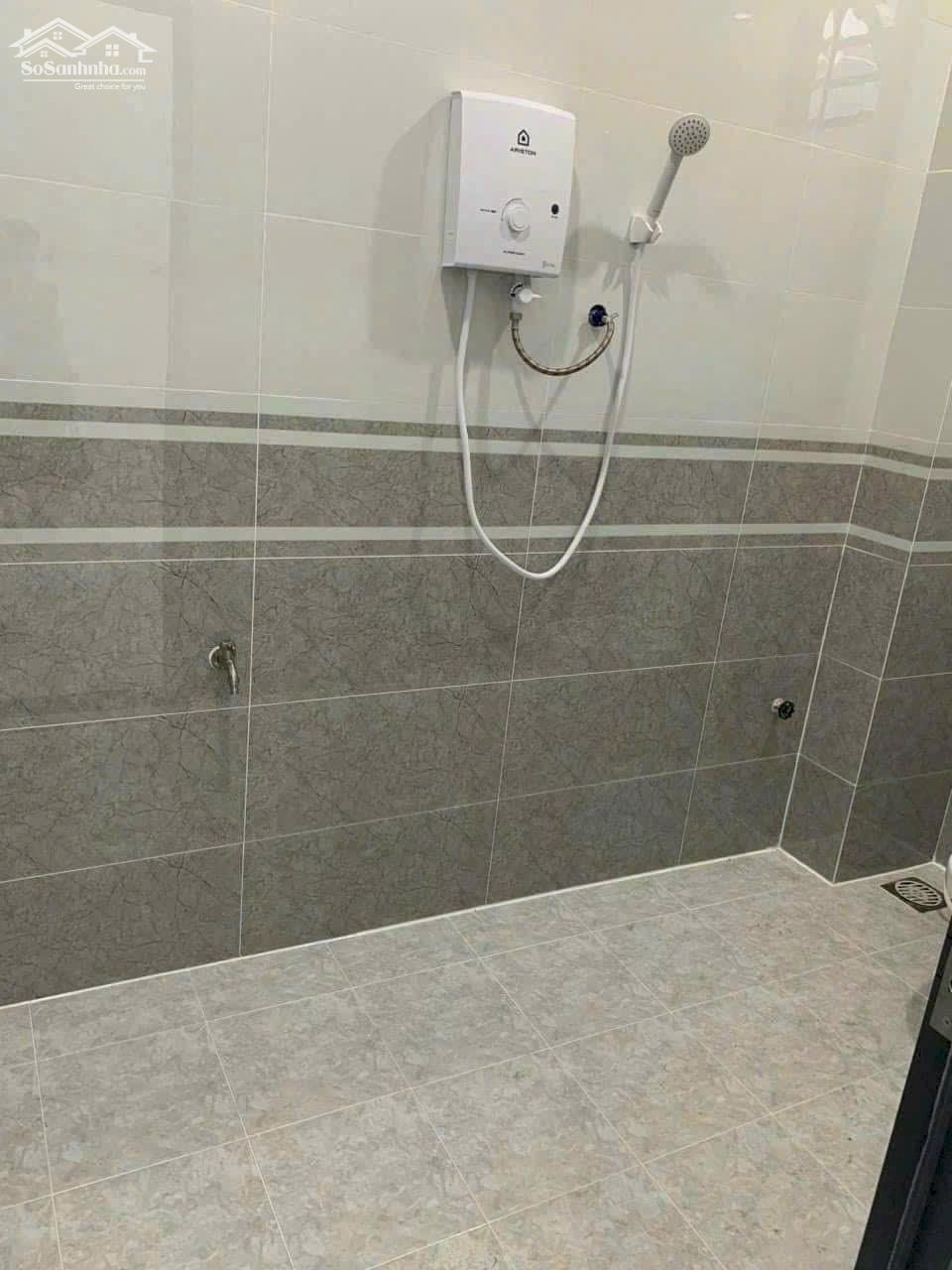 Cho thuê nhà sân vườn 300m2 đường Nguyễn Văn Trường