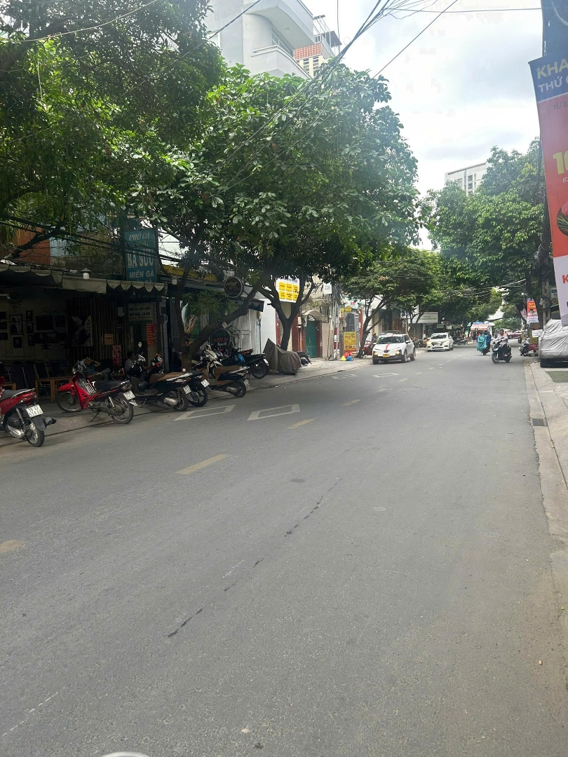 Bán Nhà Mặt Tiền Kinh Doanh Đường Nguyễn Sơn, Quận Tân Phú - Dt: 10X17M, Nhà Cấp 4, Giá Bán 18 Tỷ Tl