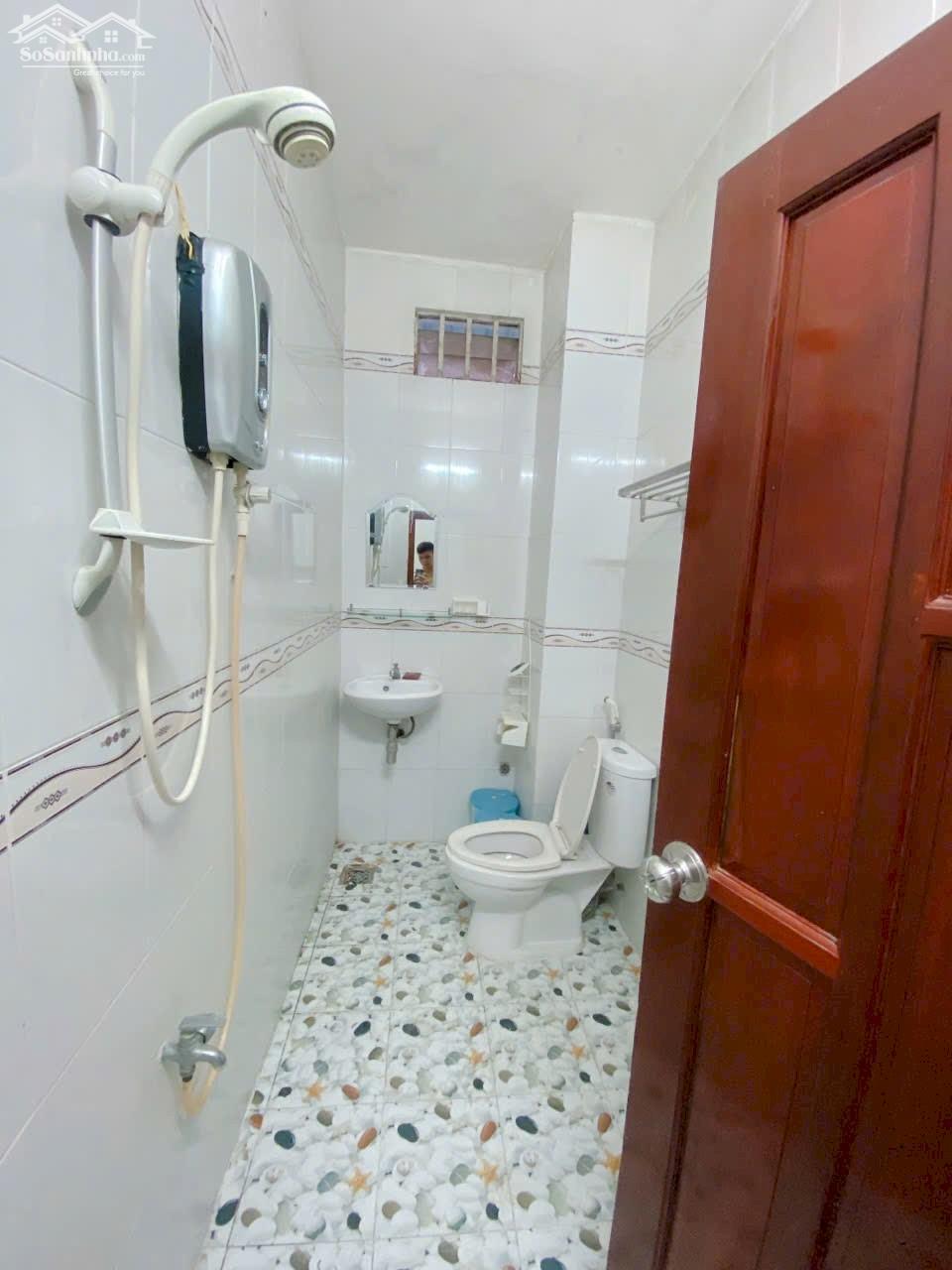 Cho thuê nhà hẻm liên tổ 12,-20 Nguyễn Văn Cừ