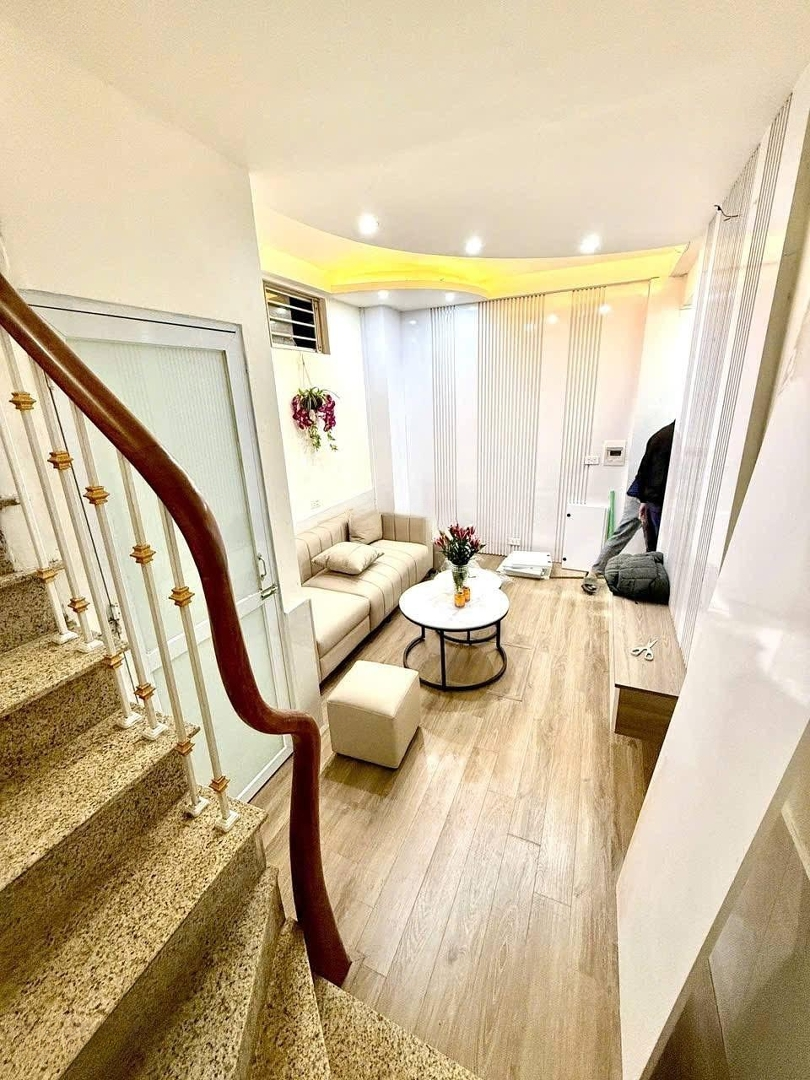 Bân Nhà Phố Tây Sơn. Diện Tích: 30M/3 Tầng. Lô Góc. 2 Mặt Tiền. Ô Tô Đỗ Cửa. Kinh Doanh Tốt. Giá Bán 6,9 Tỷ