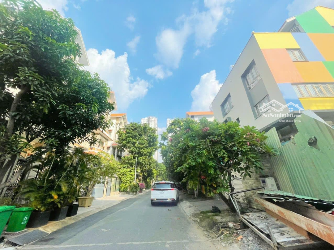 Định Cư Cần Bán Biệt Thự Kđt Himlam Quận 7 Dt: 10X20M2 Có Sổ, Full Nội Thất Gb: 48Tỷ Liên Hệ: 0931353298