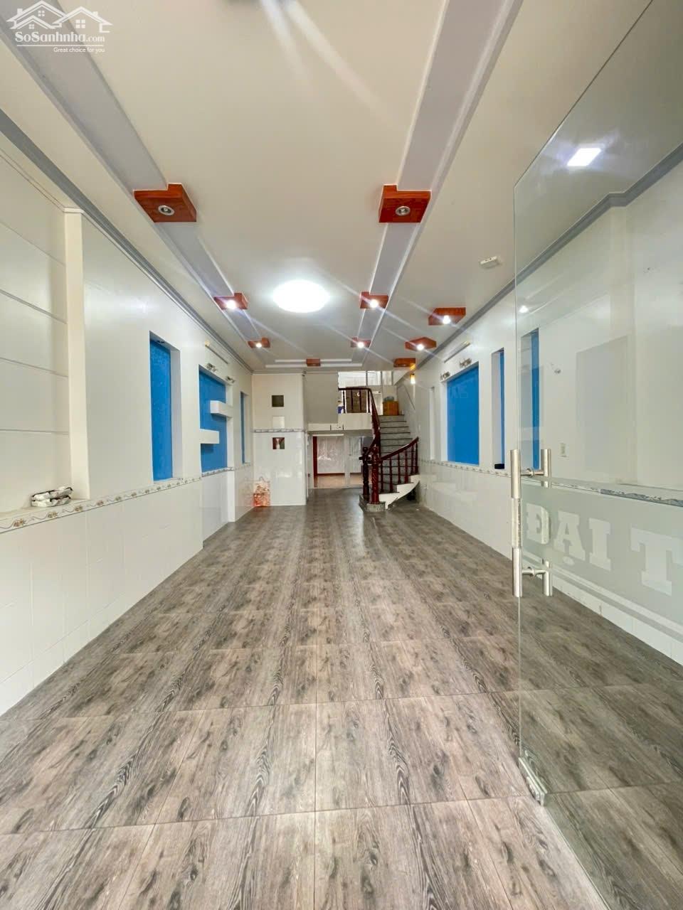 Cho thuê nhà trệt 2 lầu kdc Hồng Phát