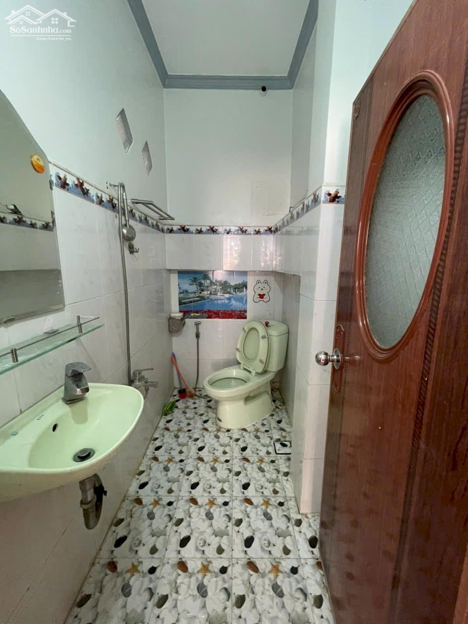 Cho thuê nhà trệt 2 lầu kdc Hồng Phát