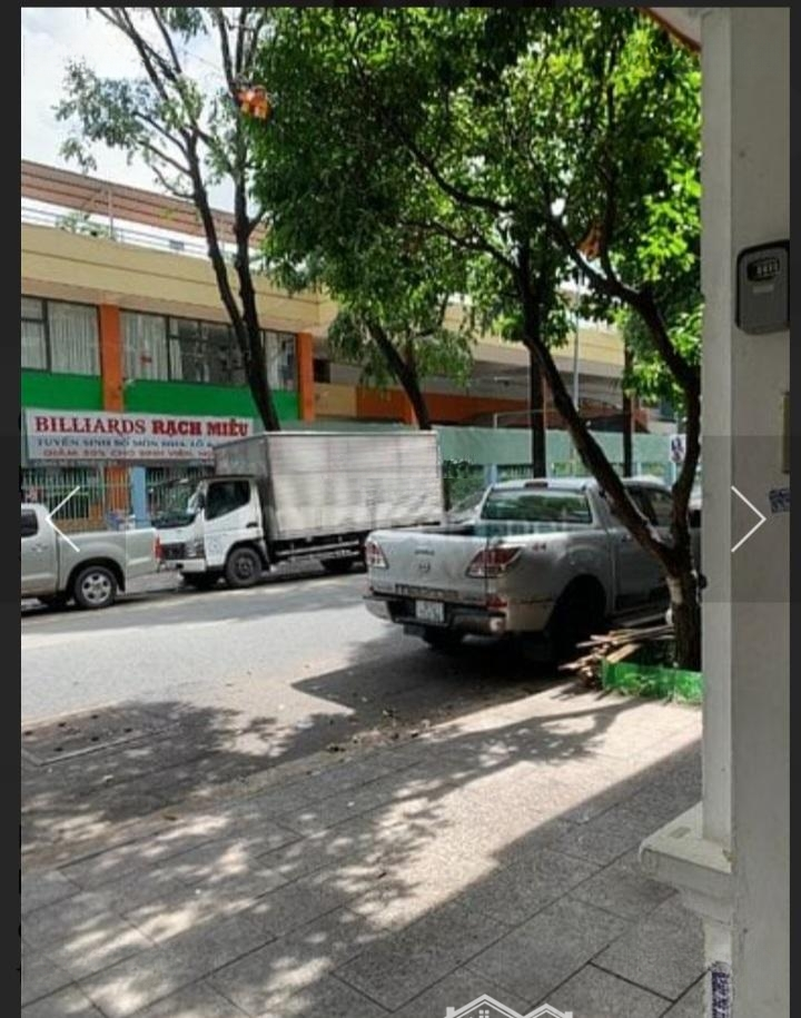 Văn Phòng 25M2 Giá Bán 5 Triệu Full Bàn Ghế, Máy Lạnh, Sàn Gỗ Khu Phan Xích Long Đường Hoa Phượng, P2, Pn
