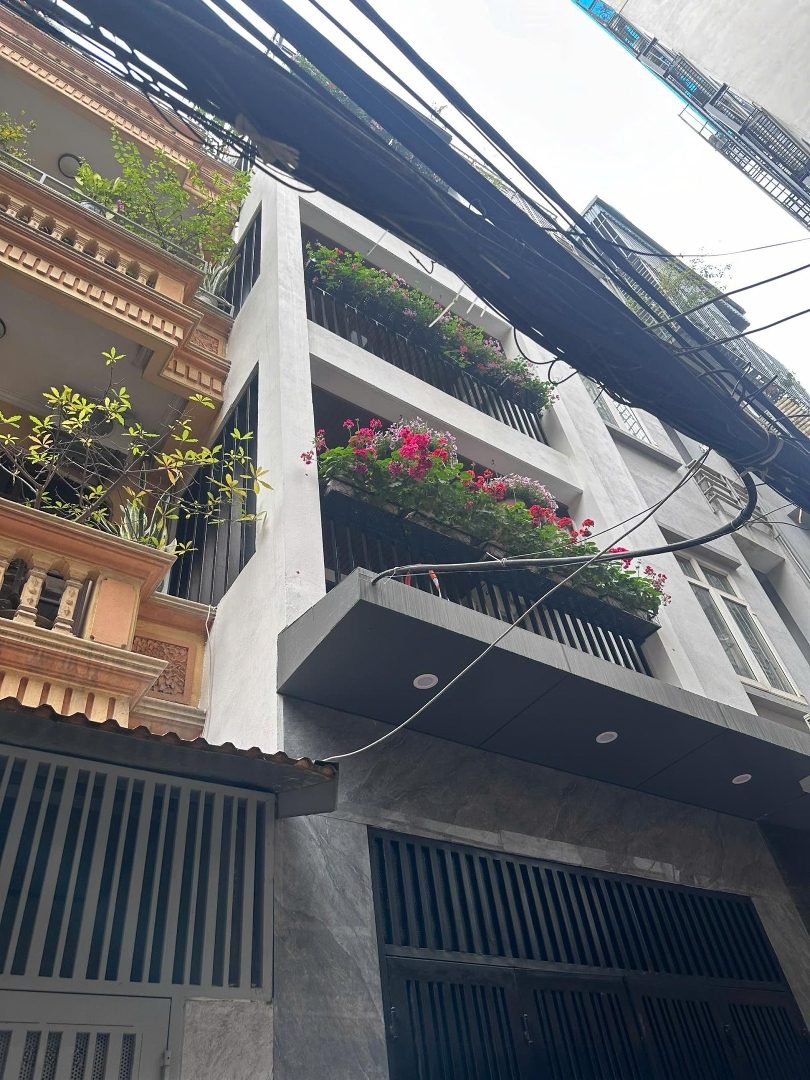 Chủ Nhà Chuyển Công Tác Cần Bán Nhà Phân Lô Vũ Hữu, Nằm Giữa 2 Công Viên Diện Tích 45, Ra Phố 50M
