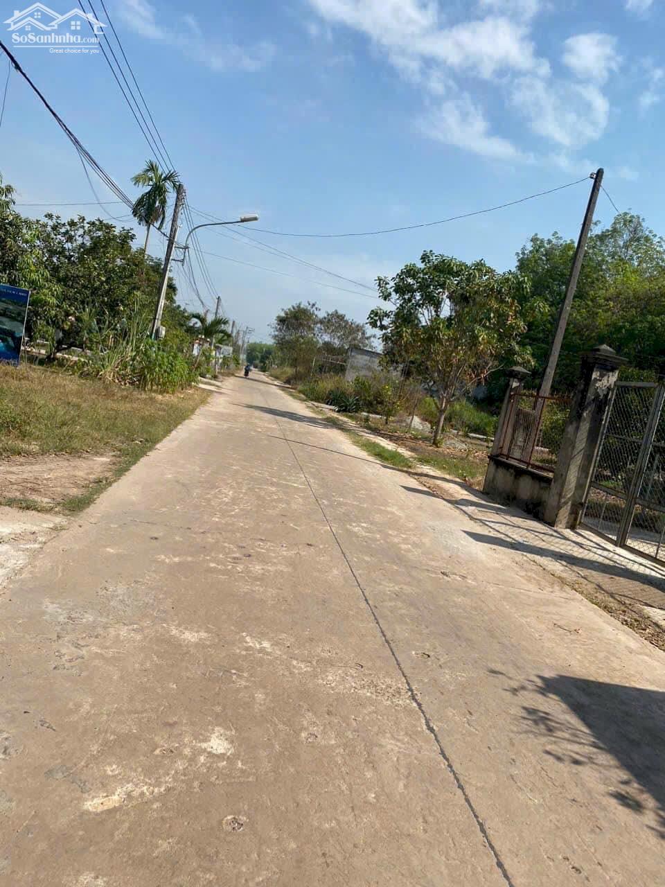 Chủ định cư nước ngoài cần bán nhanh lô đất ngay thị trấn Bàu Bàng, DT 167m2 giá 699Tr