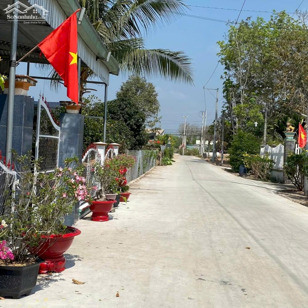Chủ định cư nước ngoài cần bán nhanh lô đất ngay thị trấn Bàu Bàng, DT 167m2 giá 699Tr