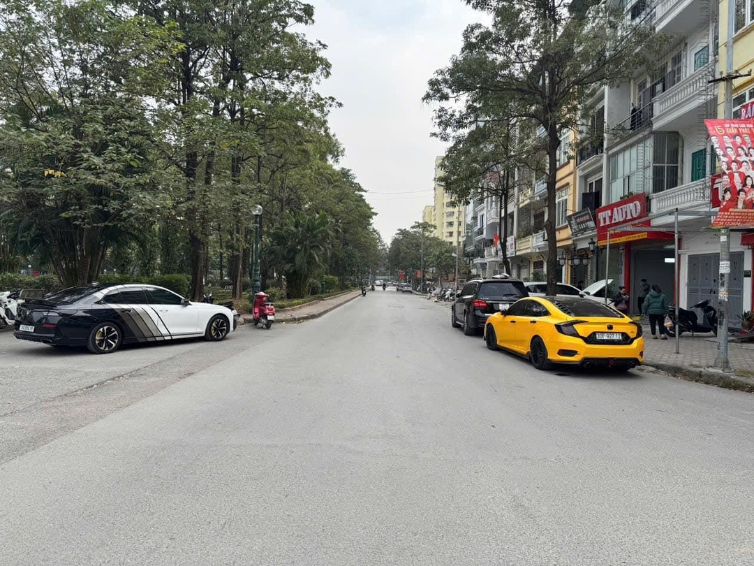 Bán Biệt Thự C1 - Số 32+33 Kđt Đại Kim. Diện Tích: 110M2,Mặt Tiền10M, Đường 20M, Vỉa Hè, 3 Oto Tránh. Giá Bán 40Tỷ