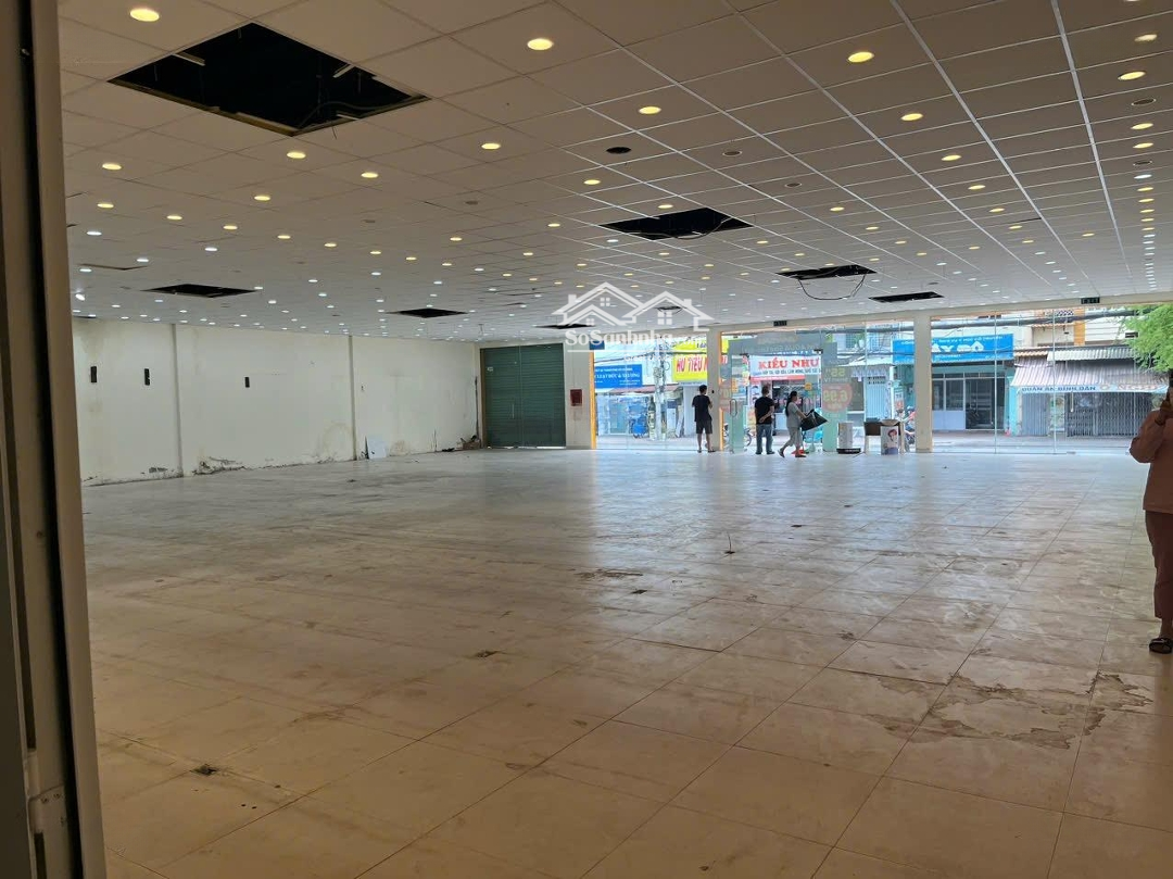 Mặt Tiền Trường Chinh - 15 X 45M - Tổng 700M2 - Không Dính Cột - Showroom Vip