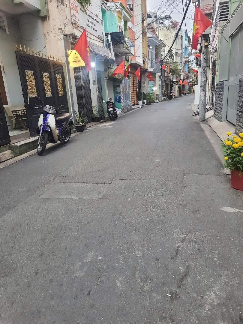 Nhà Đẹp, Hiếm Nhất Q.pnhuận,Vuông Vức, Dt(5,2X16,2),Cn 84,2M2,Sàn Xd 170M2, 2 Tầng, 4 Phòng Ngủ 3 Vệ Sinh