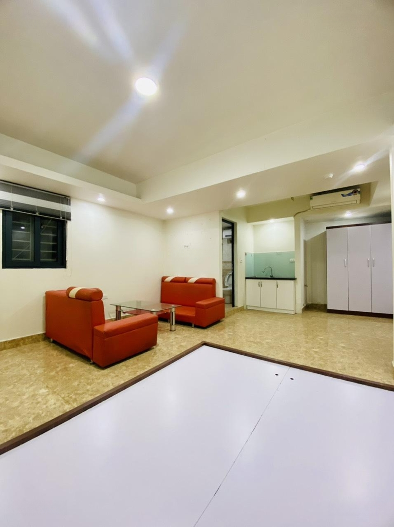 Căn Hộ Full Nội Thất: Thang Máy, Đh, Nl, Giường Tủ, 40M2, Ngõ 21 Lê Văn Lương , 5.6 Triệu/Tháng