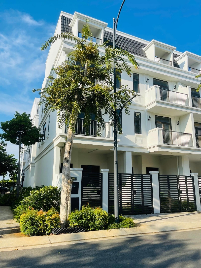 Bán Nhà Phố Tại La Vida, Ngang 7M, 135M2 Đất, Giá Bán 7,9 Tỷ Có Đất Trống Bên Hông
