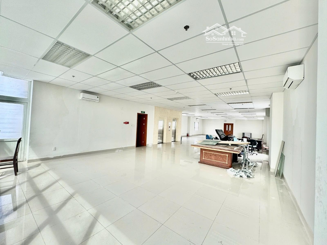 Vẫn Còn Trống 1 Tầng 250M2 Chỉ 40 Triệu/Tháng Ngay Trung Tâm Thành Phố. Lh: Office Danang