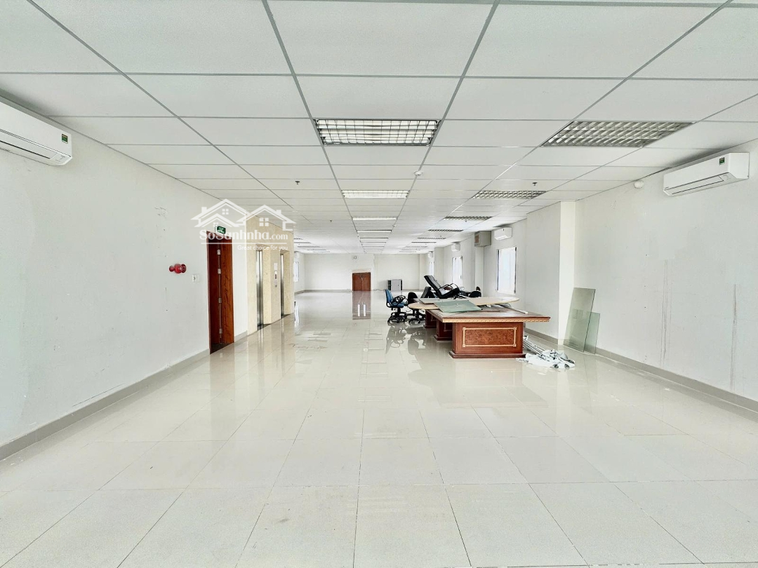 Vẫn Còn Trống 1 Tầng 250M2 Chỉ 40 Triệu/Tháng Ngay Trung Tâm Thành Phố. Lh: Office Danang