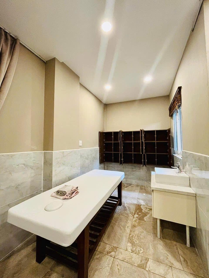 Xuống Giá Bán 5 Tỷ, Cần Bán Gấp Nhàmặt Tiềnhuỳnh Văn Bánh, Phú Nhuận, Ngang Gần 5M, Giá Bán 40 Tỷ Tl