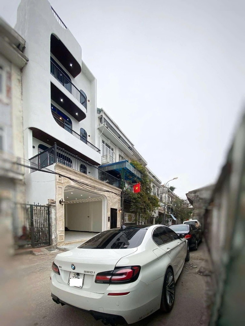 Hoa Hậu Đức Giang Nhà Mới 1 Oto Đỗ Cửa, 2 Oto Đỗ Trong Nhà, 100M2, Giá Tốt Nhất Khu Vực