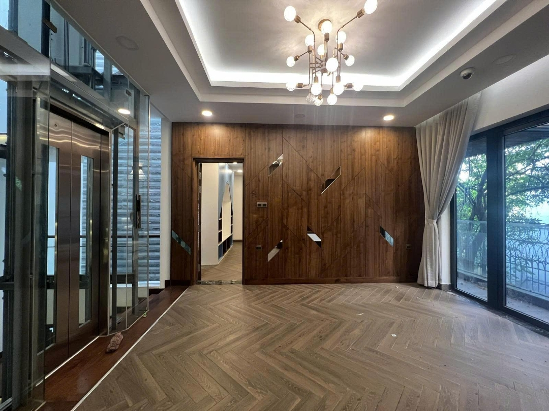 Cho Thuê Nhà Đẹp Hầm 3 Lầu Có Thang Máy Đường Lớn Thích Hợp Để Ở Và Kinh Doanh Văn Phòng