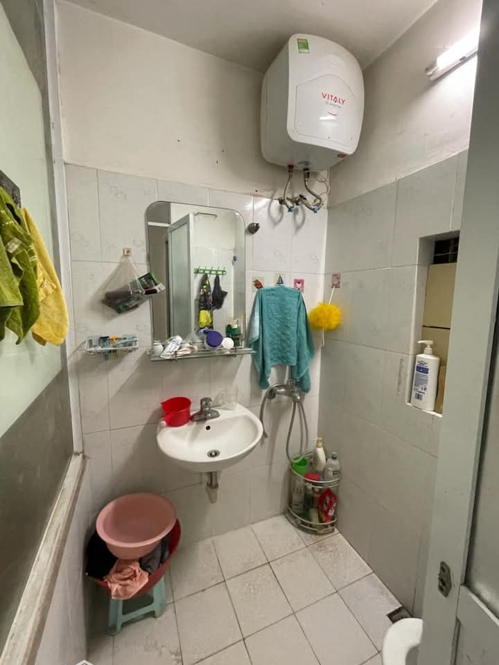 Bán Căn Hộ Tầng 2 Tt Bộ Công An Phố Khâm Thiên 60M2 - 2.3 Tỷ