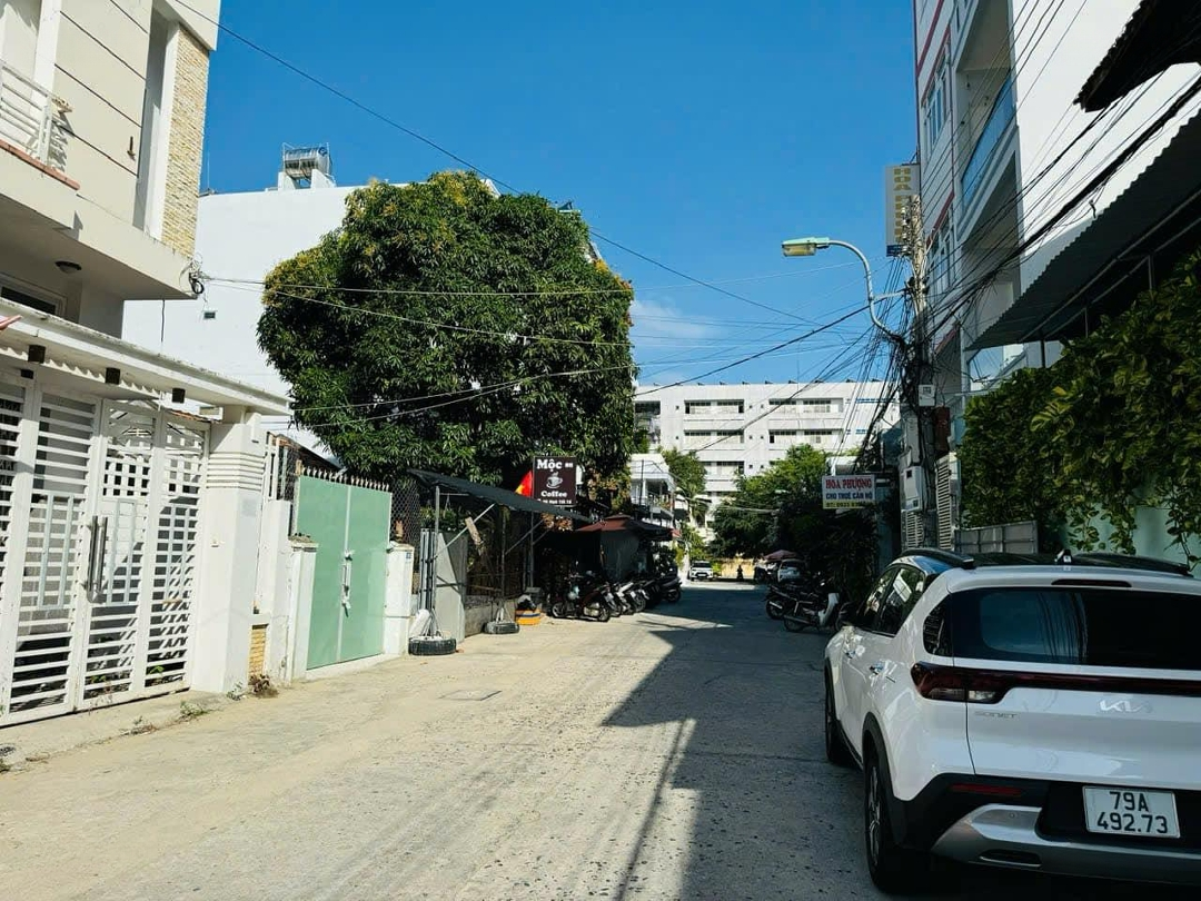 Bán Khách Sạn Kèm Nhà 3 Tầng Tại Phước Long Nha Trang 16 Tỷ Có Thương Lượng