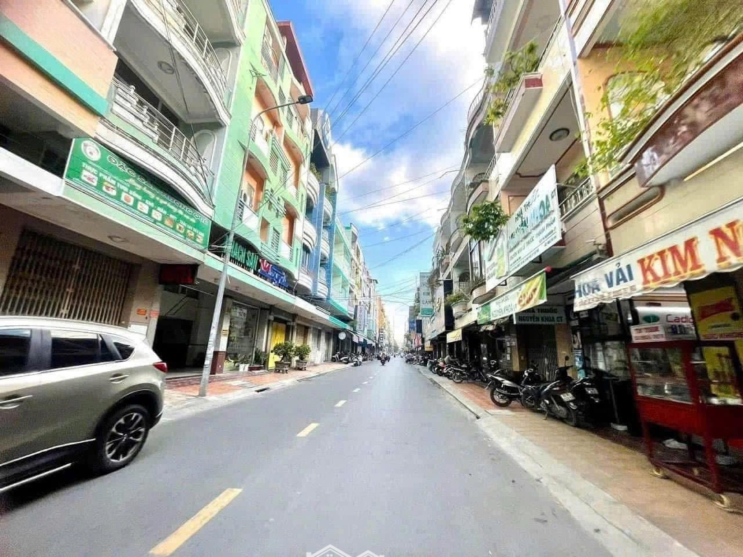 Bán Hoặc Cho Thuê Khách Sạn 20 Phòng Có Thang Máy Đường Ung Văn Khiêm Ngay Khutrung Tâm Thương Mạicái Khế